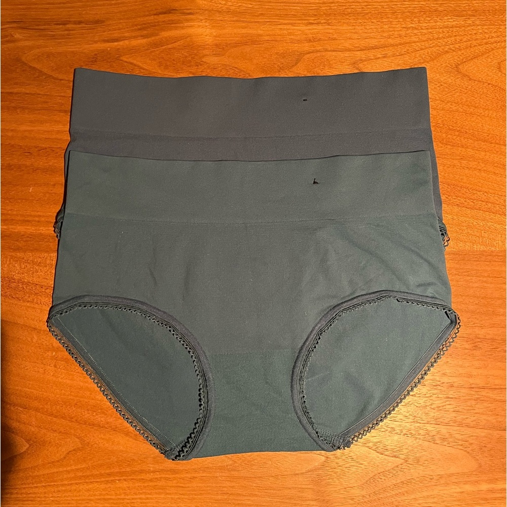 NEW (2) Wacoal Feeling Flexible Brief Panties Small